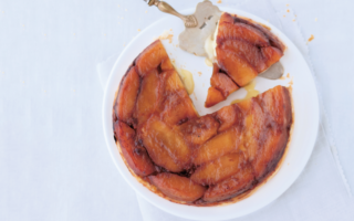 Apple-camembert tatin
