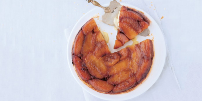 Apple-camembert tatin