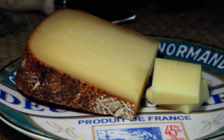 Cheese wire…  Abbaye de Belloc