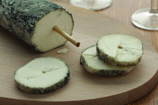 Cheese wire…  Sainte-Maure de Touraine