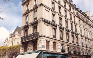 Where to eat… tuck into moules-frites at the worst restaurant in Europe!