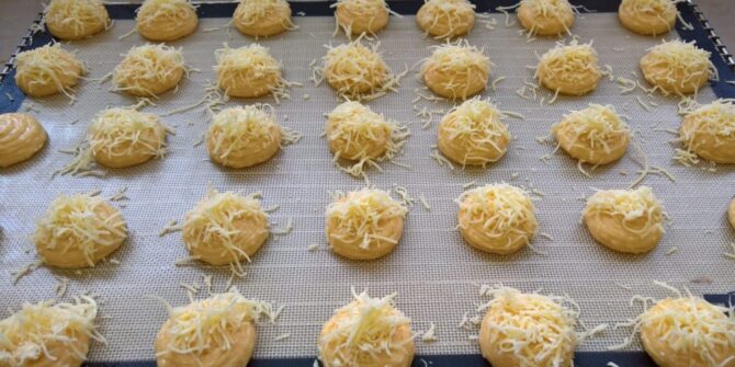Comté cheese puffs
