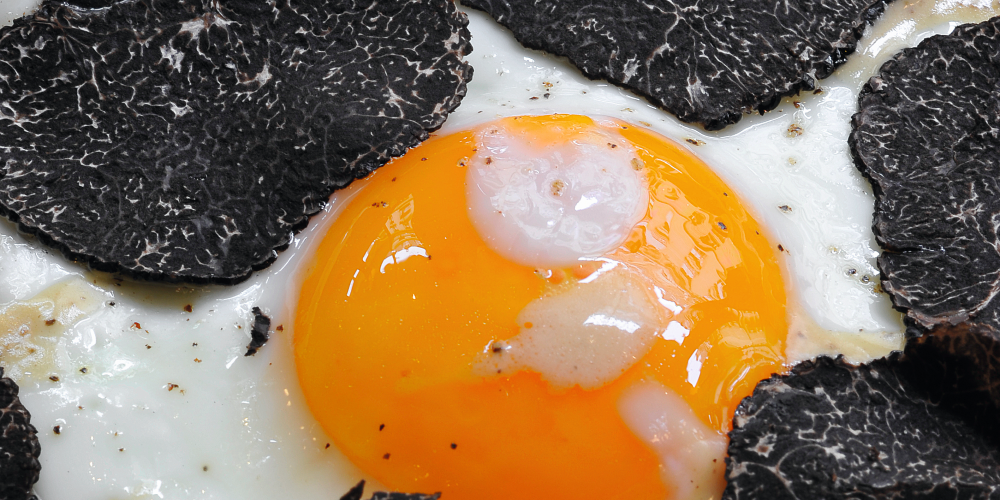 Fried eggs with black truffles recipe