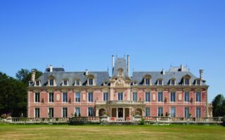 Win a VIP overnight stay for 2 in a château-hôtel with 4-course meal worth €360