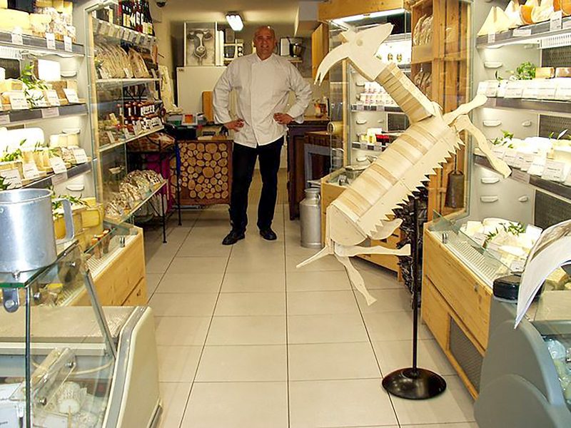 Inside the Fromagerie Métin artisan fromagar affineur in France