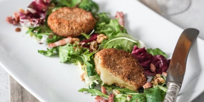 Breaded Cabécou du Périgord salad, served with a sweet Bordeaux
