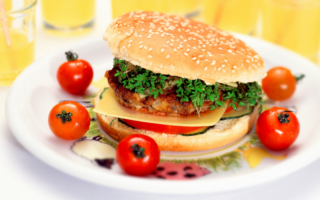 Turkey cheeseburger recipe with Comté