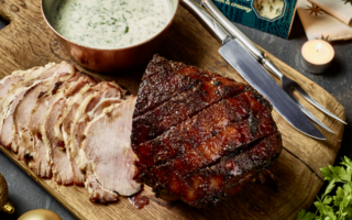 Glazed ham with Saint Agur blue cheese and parsley sauce