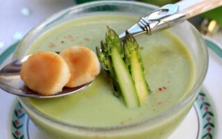 Asparagus velouté with scallops