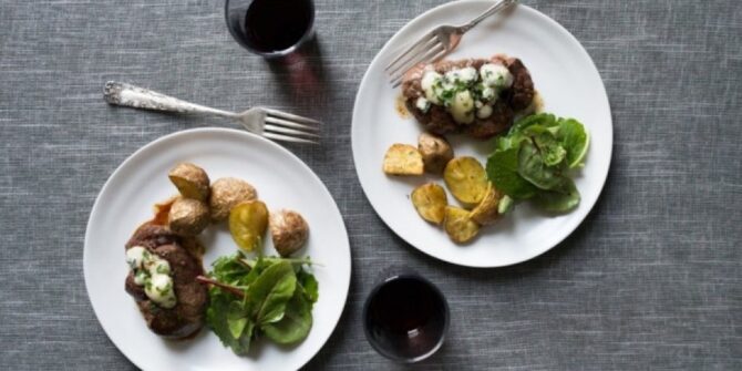 Pan-Roasted Filet Mignon with Blue Cheese