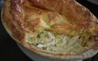Chicken, leek and Comté pie