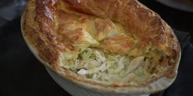 Chicken, leek and Comté pie