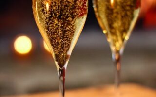 What is the best shaped glass for drinking wine?