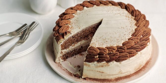 Gluten- and sugar-free carrot and coconut cake