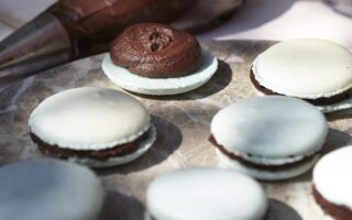 Choco blue macarons