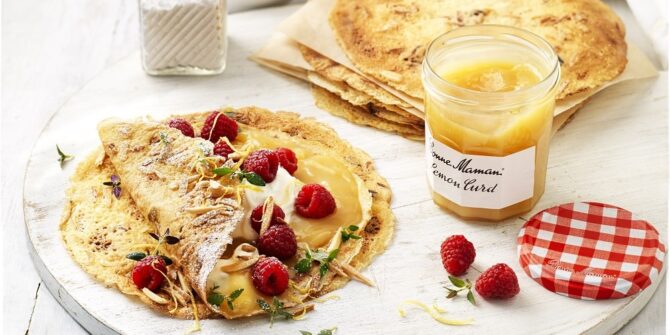 Lemon curd & raspberry crêpes