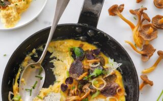 Flat chanterelle omelette