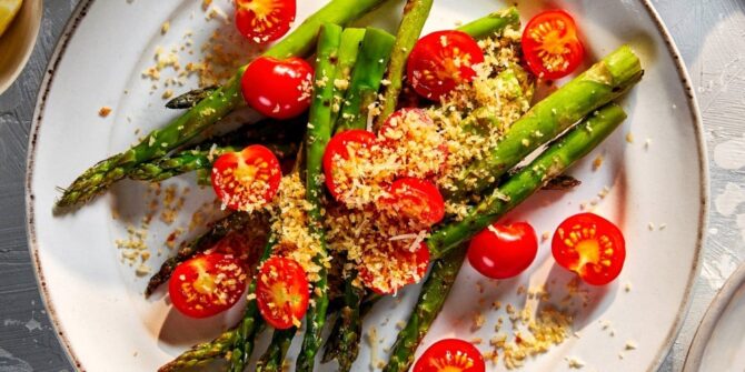 Griddled asparagus and piccolos with parmesan crumb