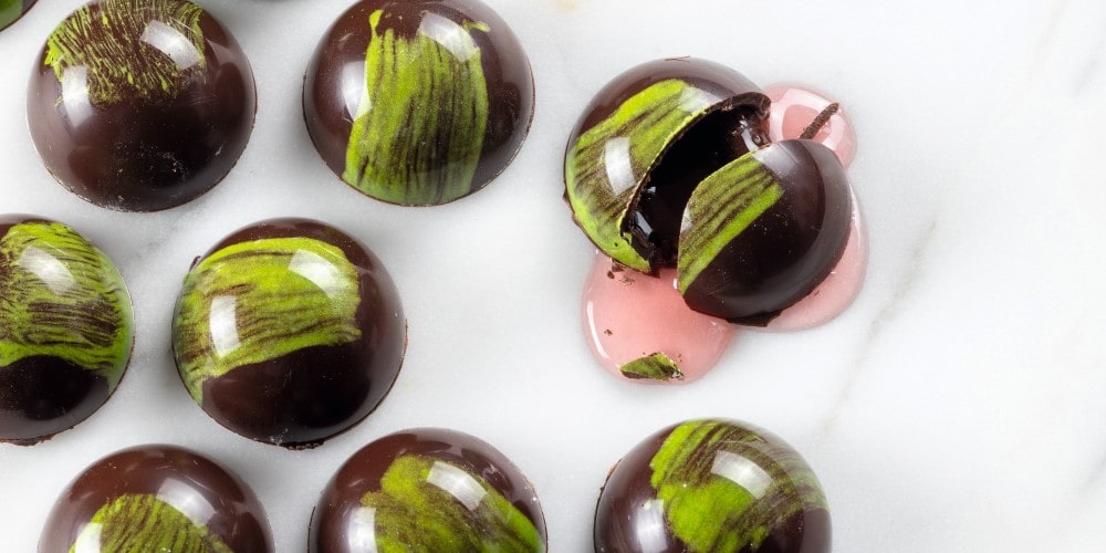 Chocolate and prickly pear bonbons
