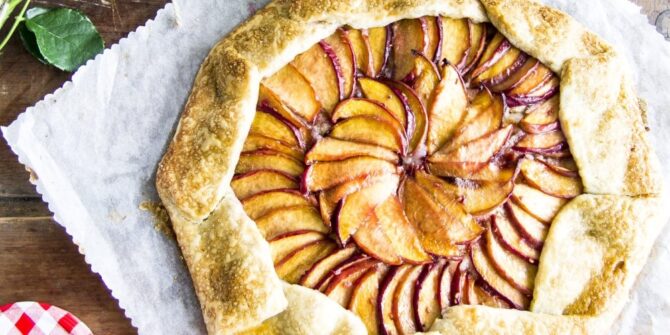 Raspberry scrunch pie