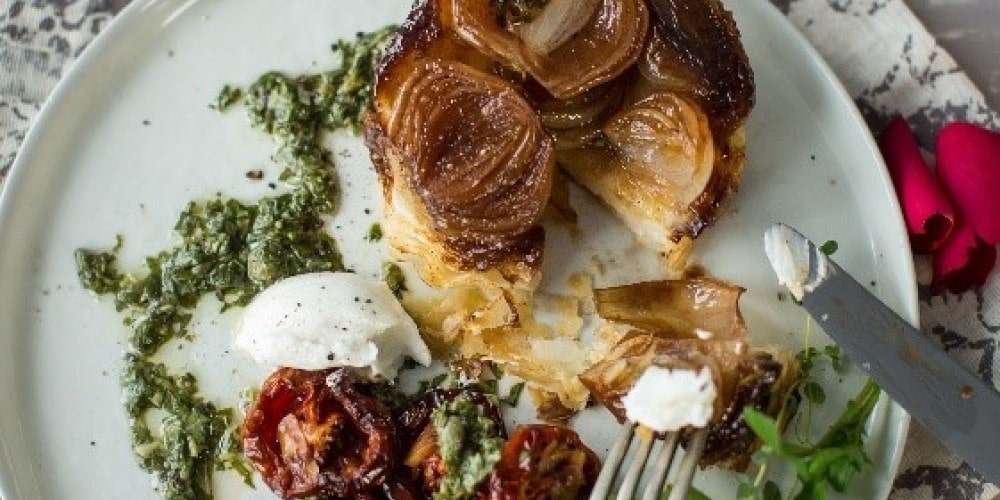 Shallot tarte tatin with goat’s cheese, roasted cherry tomatoes and watercress salsa verde