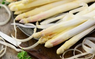 Eat seasonally: To market! What to buy in April