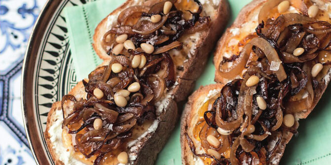 Onion and fig tartines