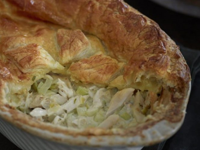 Chicken, leek and Comté pie