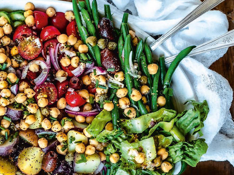 Salad nicoise with chickpeas