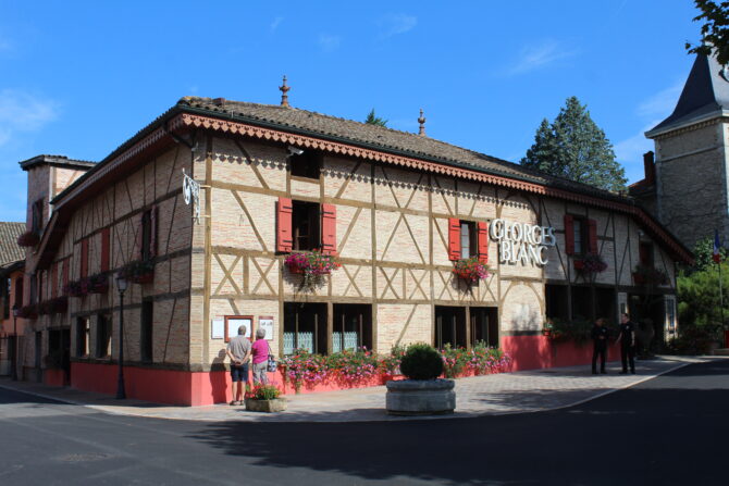 World’s oldest Michelin-starred restaurant loses its third star