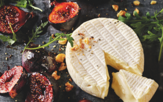 Marinated figs with Camembert