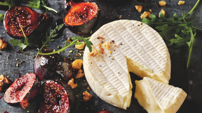Marinated figs with Camembert