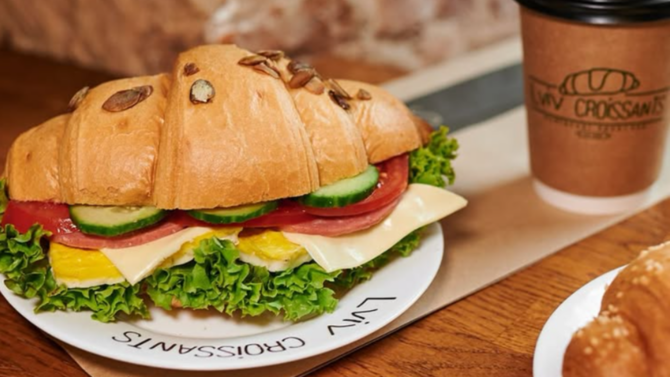 Ukraine brings croissants to France
