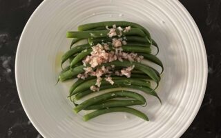 Haricots verts with pickled shallot