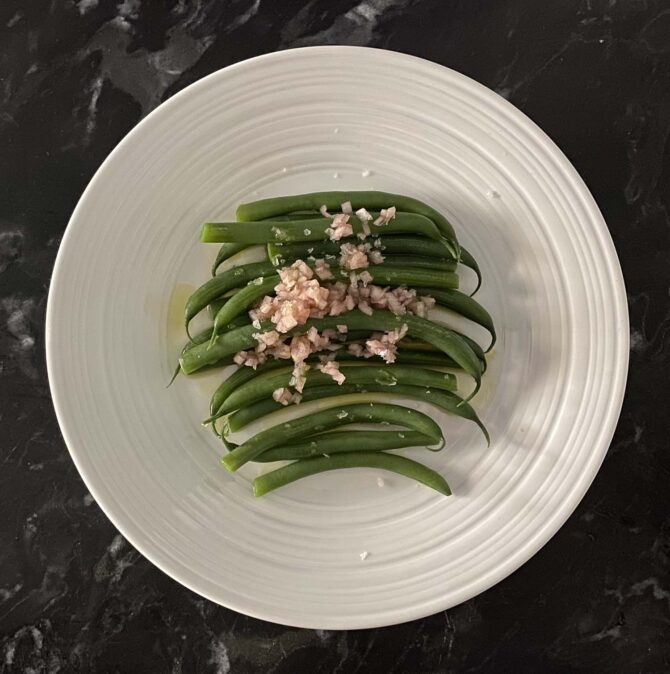 Haricots verts with pickled shallot