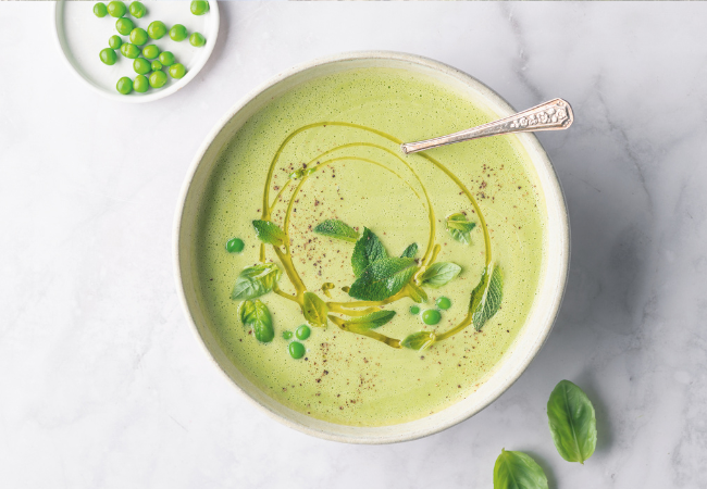 Chilled courgette & pea soup