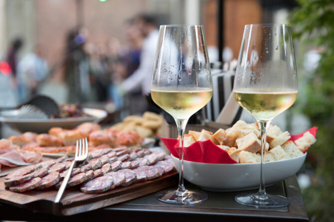 French Wine and Food Pairings: From Starters to Desserts