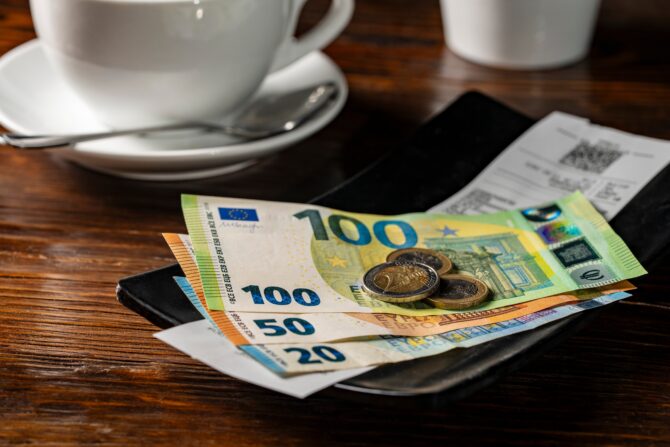 Tipping in France: What You Need to Know About Service Compris