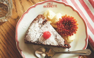 Antoinette’s Chocolate Cake: A Rich French Café-Style Recipe