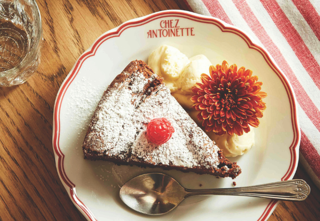 Antoinette’s Chocolate Cake: A Rich French Café-Style Recipe